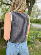 The Sacramento sweater vest~ 2 colors