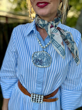The pistol pearl buckle