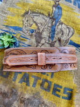 The pistol Annies belt