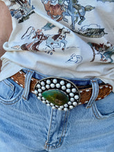 The Picture pearl buckle