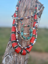 The Pony pearl necklace