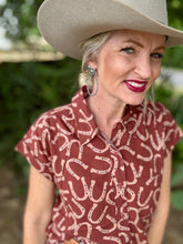 The Hardy horseshoe button up