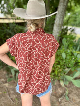The Hardy horseshoe button up