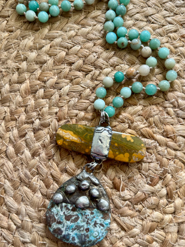 The standing stone necklace