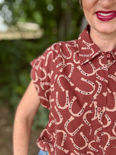 The Hardy horseshoe button up