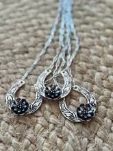 The Lucky rose necklace