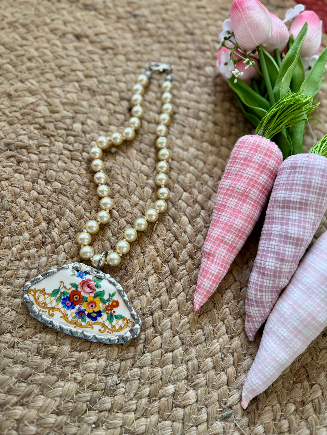 The happy bouquet necklace