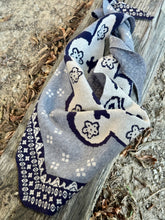 The Trixy sweater bandanas