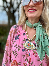 The happy bouquet necklace