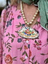 The happy bouquet necklace